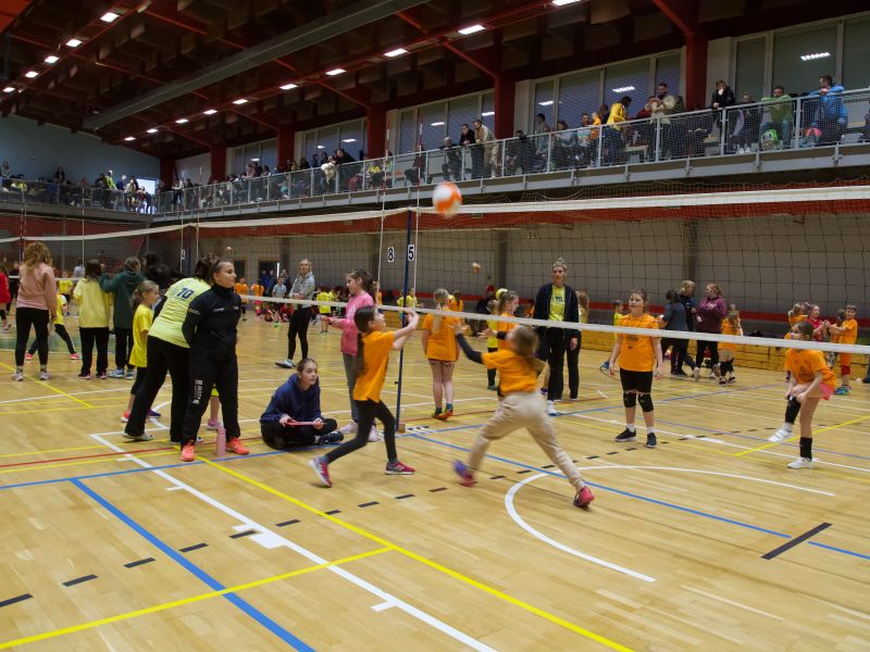 V lednu pokračovala série Jihomoravského minivolejbalu oběma kategoriemi